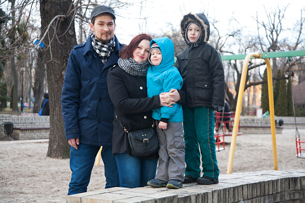 Андрій Сидоренко з дружиною і дітьми